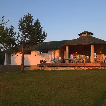 Inn The Provence Village Bukovinka